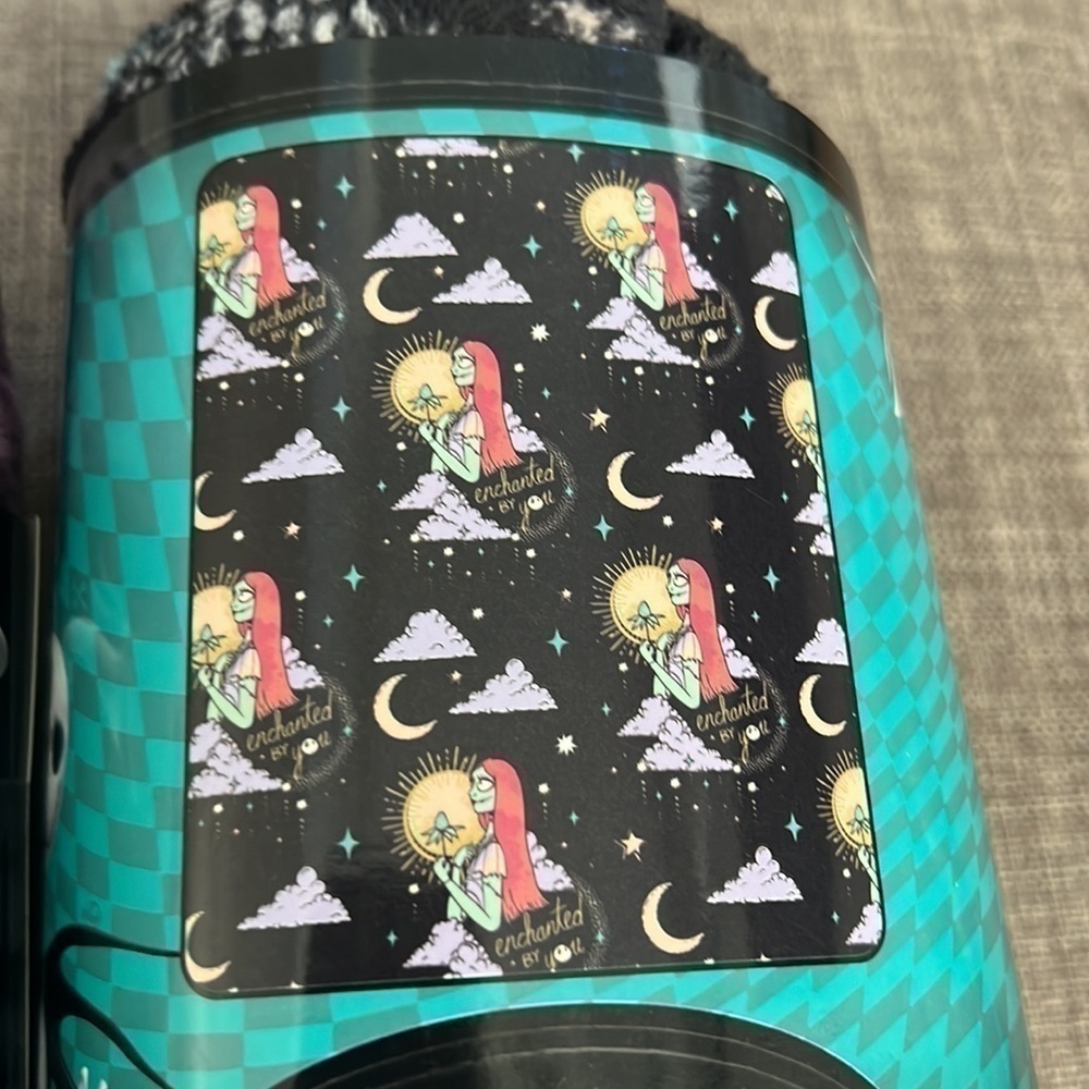 The Nightmare Before Christmas Throw - Picture 3 of 4